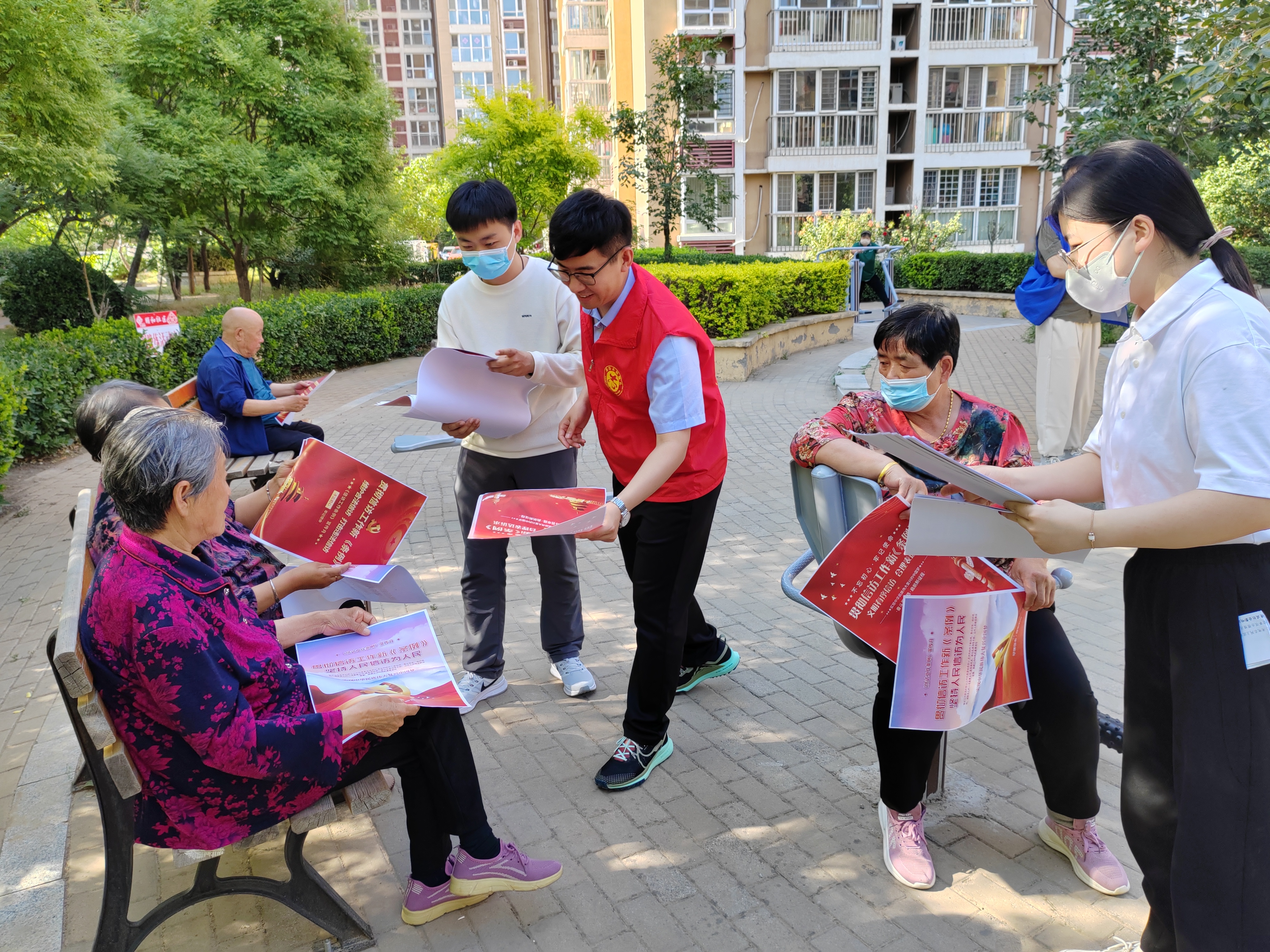 廊坊地區(qū)聯(lián)合黨支部走進(jìn)社區(qū)開(kāi)展《信訪工作條例》實(shí)施一周年主題宣傳活動(dòng)