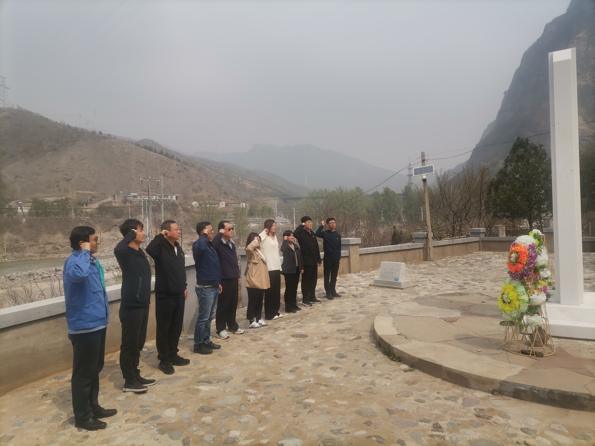 公司總部第二黨支部開展“弘揚(yáng)革命精神 汲取奮進(jìn)力量”主題黨日活動(dòng) 公司總部第二黨支部開展“弘揚(yáng)革命精神 汲取奮進(jìn)力量”主題黨日活動(dòng)