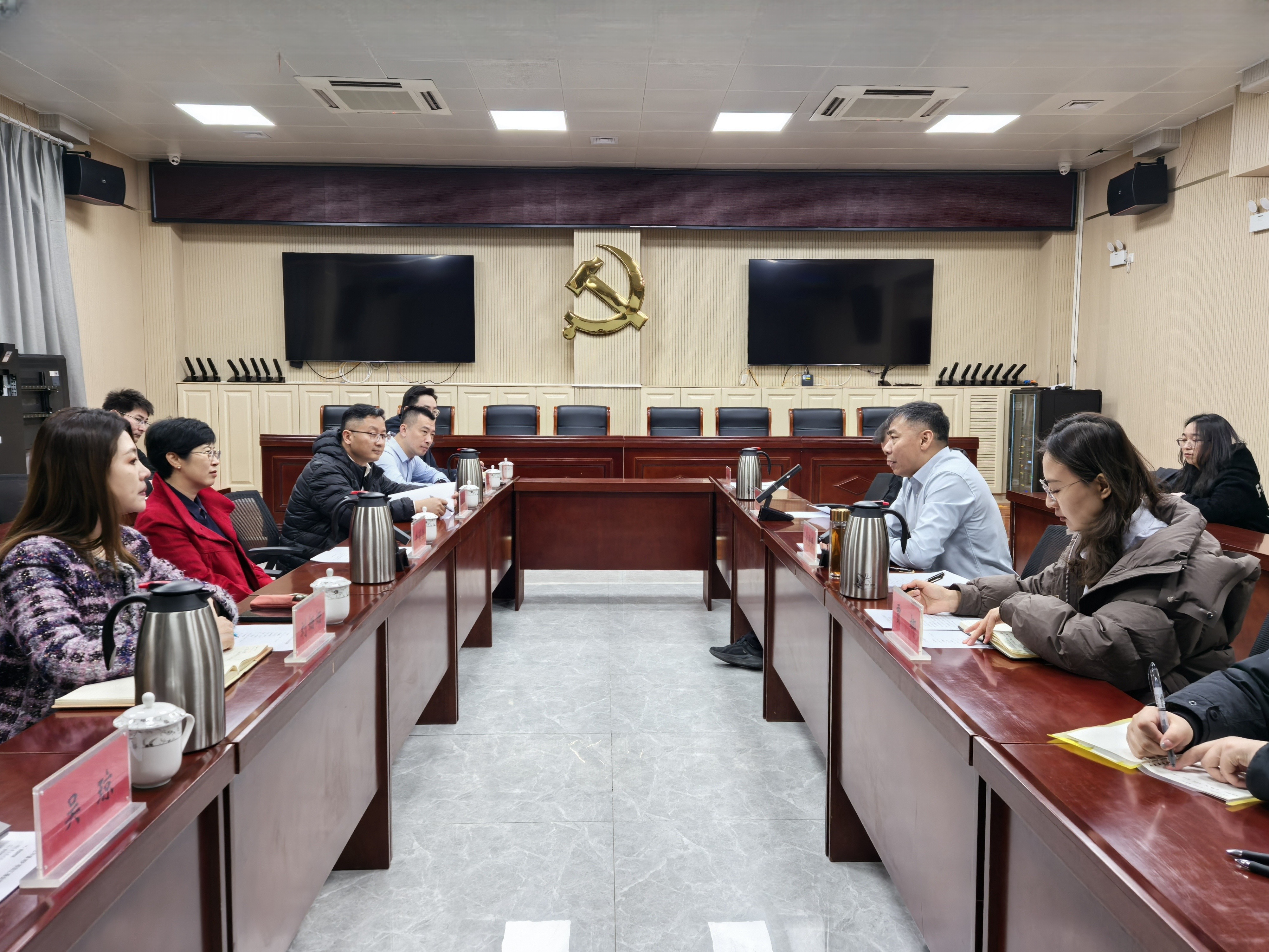 公司領(lǐng)導(dǎo)與門頭溝區(qū)王平鎮(zhèn)政府座談交流 公司領(lǐng)導(dǎo)與門頭溝區(qū)王平鎮(zhèn)政府座談交流