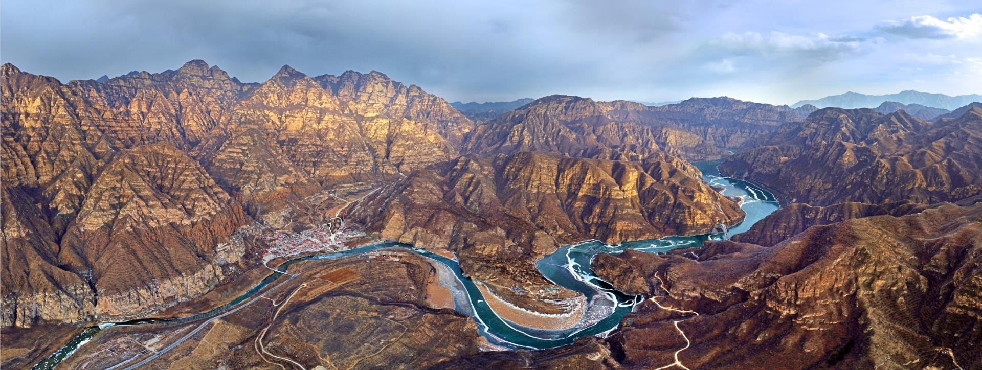 永定河水繞山轉