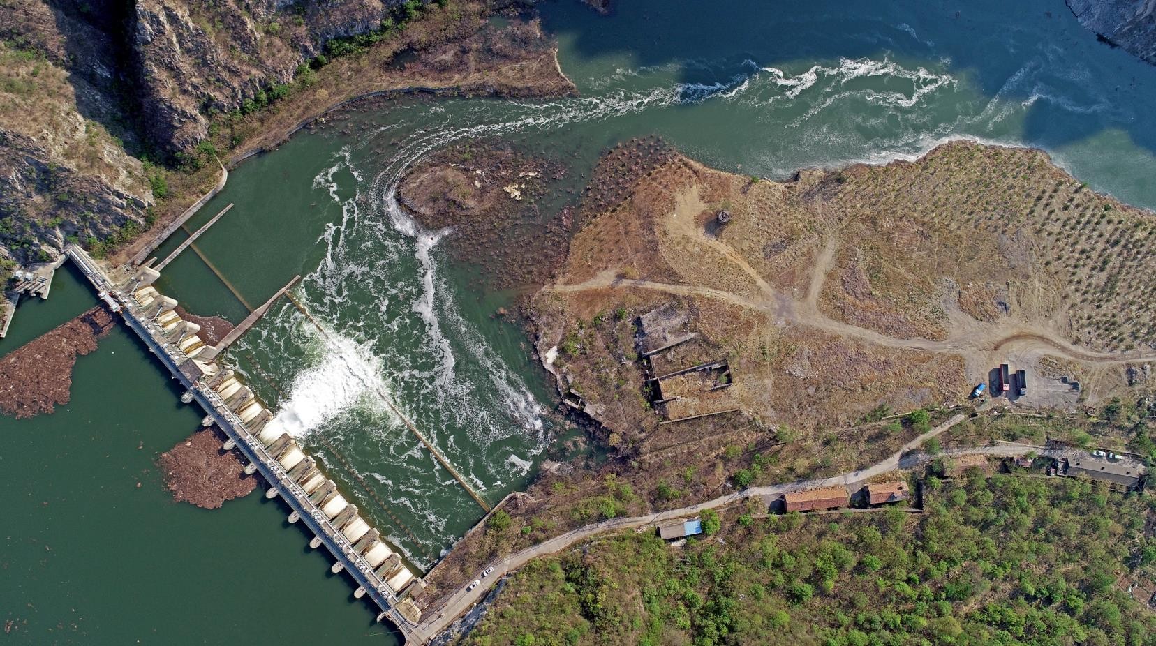 2020年永定河生態(tài)補水壯美瞬間_落坡嶺水庫下泄口