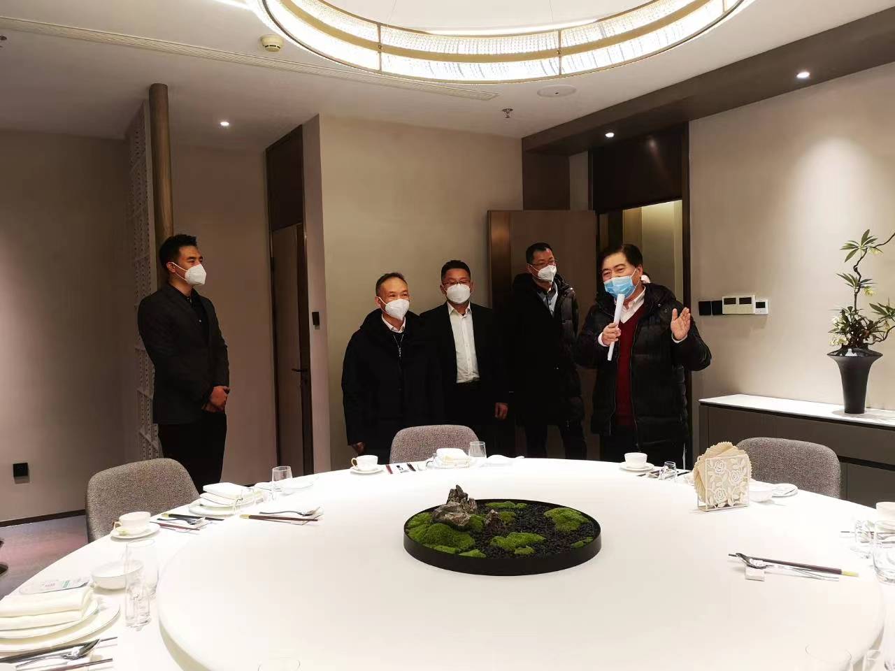 公司主要領(lǐng)導(dǎo)調(diào)研永定山水居首店并慰問員工 公司主要領(lǐng)導(dǎo)調(diào)研永定山水居首店并慰問員工