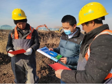 天津分公司開展憲法進工地主題活動 天津分公司開展憲法進工地主題活動