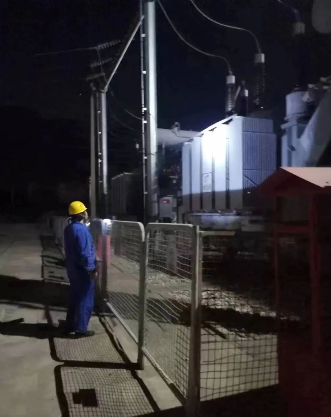 春節(jié)“不打烊” 書寫“敬業(yè)?!? alt=